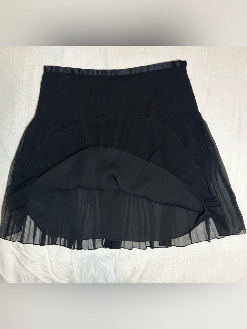 W.D.N.Y. Black 100% Silk Pleated Mini Skirt Satin Waist Size 10 - Picture 4 of 9